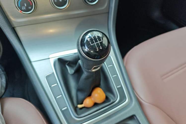 Used Volkswagen Golf 2015 1.4TSI Manual Comfort Model Gear Lever