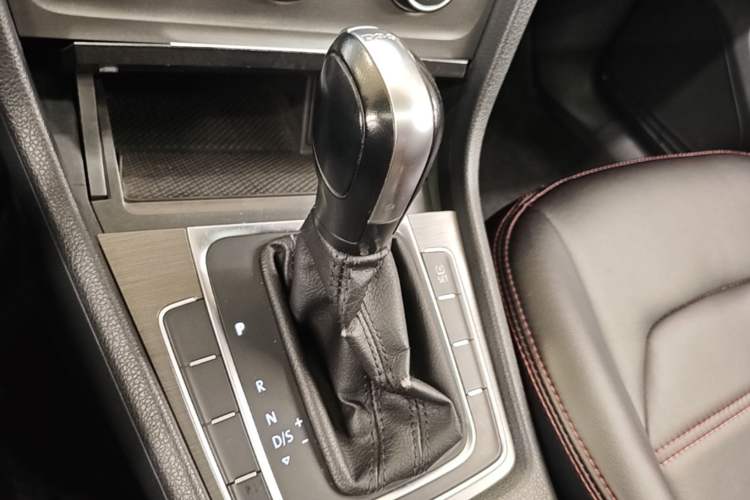Used Volkswagen Golf 2015 1.4TSI Automatic Comfort Model Gear Lever