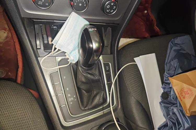 Used Volkswagen Golf 2015 1.4TSI Automatic Comfort Model Gear Lever