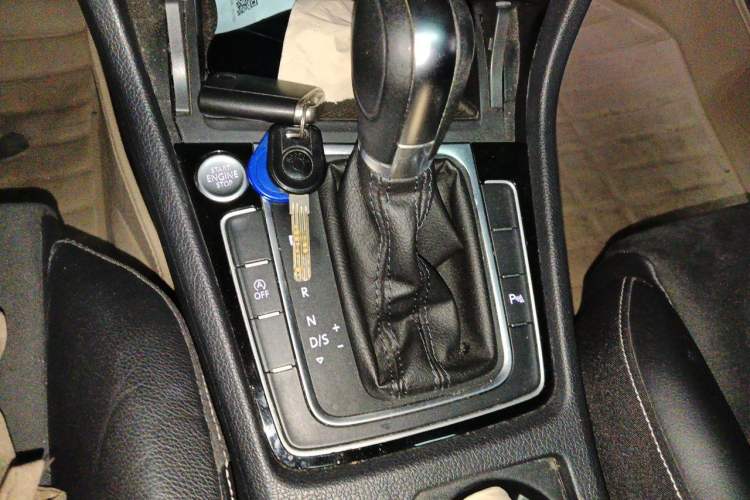 Used Volkswagen Golf 2015 1.4TSI Automatic Flagship Model Gear Lever