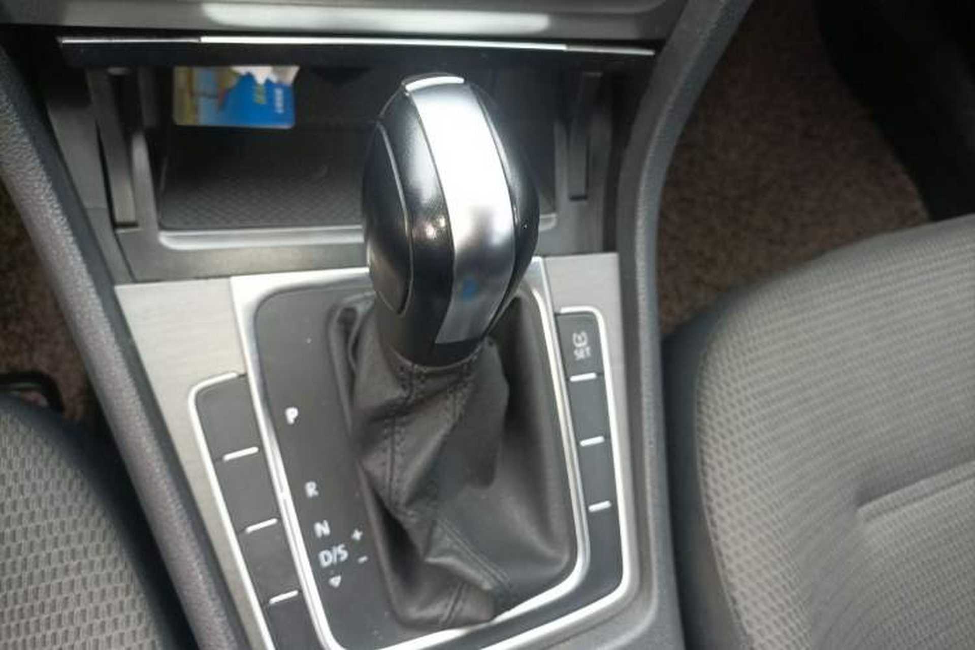 Used Volkswagen Golf 2015 1.6L Automatic Comfort Model Gear Lever