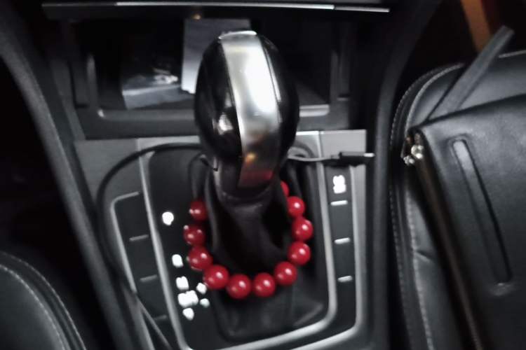 Used Volkswagen Golf 2015 1.6L Automatic Comfort Model Gear Lever