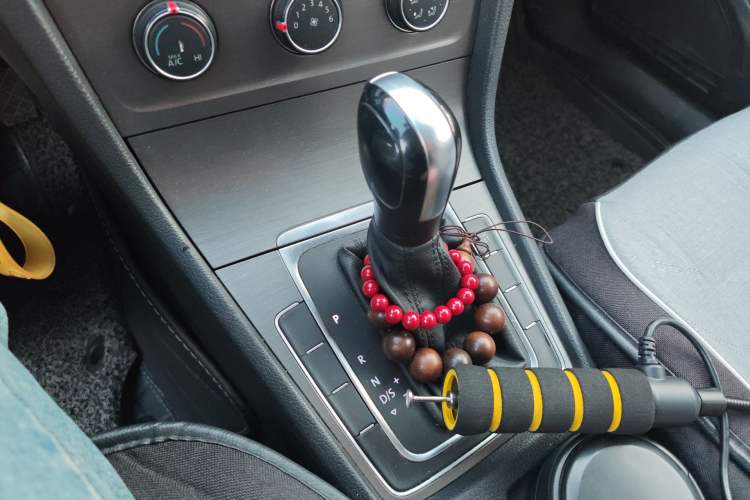 Used Volkswagen Golf 2015 1.6L Automatic Comfort Model Gear Lever