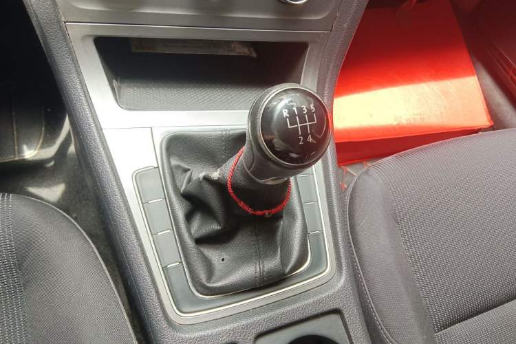 Used Volkswagen Golf 2015 1.6L Manual Fashion Edition Gear Lever