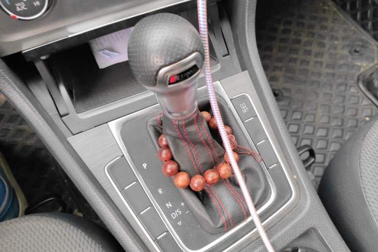 Used Volkswagen Golf 2015 1.4TSI Automatic Comfort Model Gear Lever