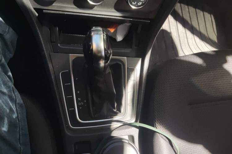 Used Volkswagen Golf 2015 1.4TSI Automatic Comfort Model Gear Lever