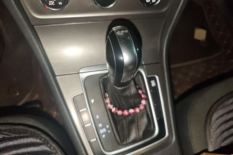 Used Volkswagen Golf 2015 1.2TSI Automatic Comfort Model Gear Lever