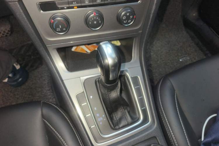 Used Volkswagen Golf 2015 1.6L Automatic Fashion Model Gear Lever