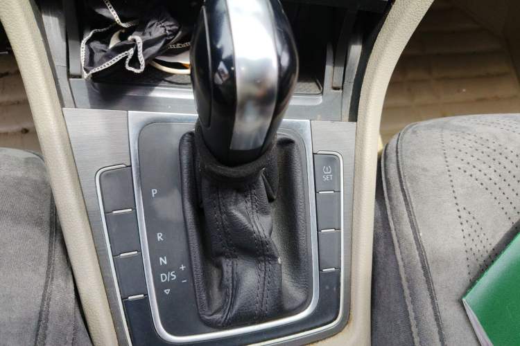 Used Volkswagen Golf 2015 1.6L Automatic Comfort Model Gear Lever