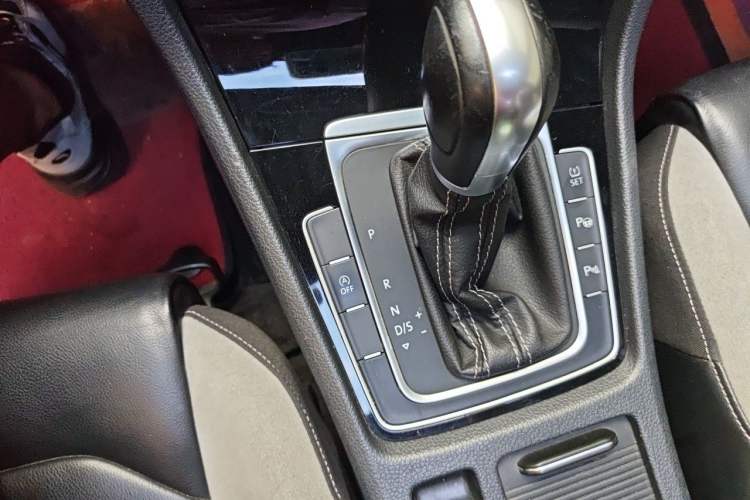 Used Volkswagen Golf 2015 1.4TSI Automatic R-Line Gear Lever
