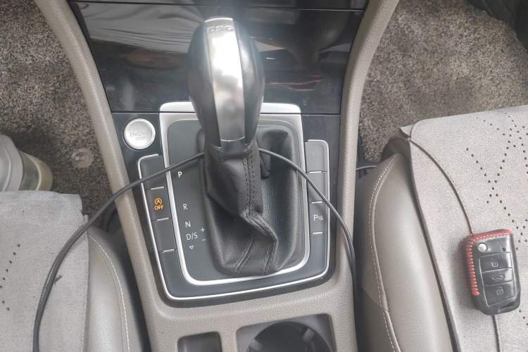 Used Volkswagen Golf 2015 1.4TSI Automatic Flagship Model Gear Lever