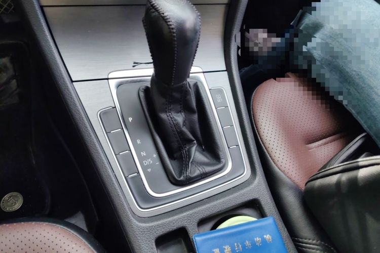Used Volkswagen Golf 2015 1.6L Automatic Comfort Model Gear Lever
