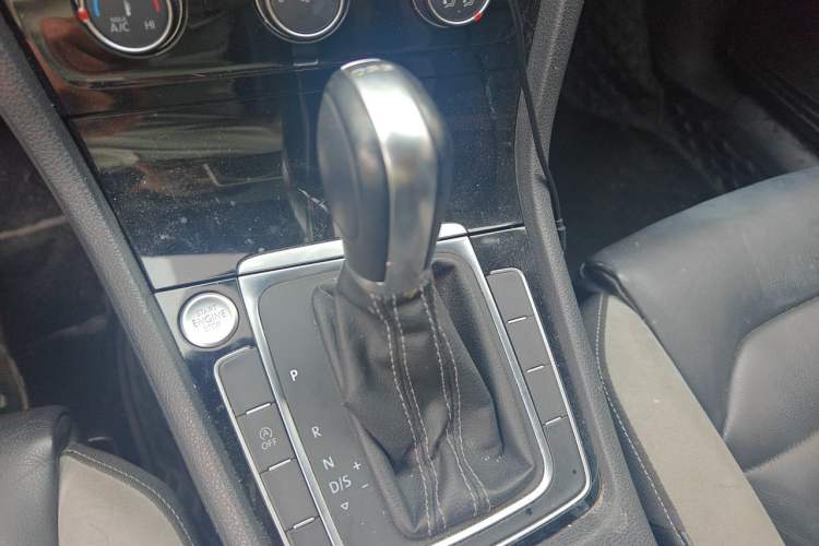 Used Volkswagen Golf 2015 1.4TSI Automatic R-Line Gear Lever