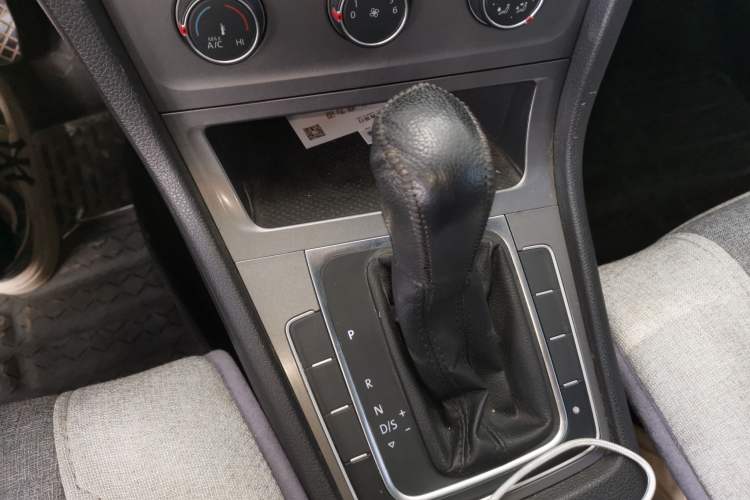 Used Volkswagen Golf 2015 1.6L Automatic Fashion Model Gear Lever