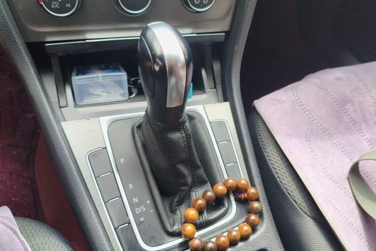 Used Volkswagen Golf 2015 1.6L Automatic Comfort Model Gear Lever