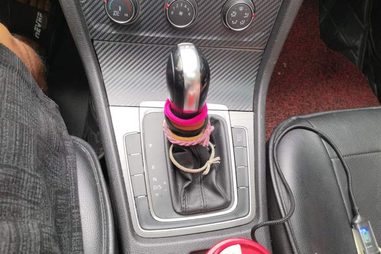 Used Volkswagen Golf 2015 1.4TSI Automatic Comfort Model Gear Lever
