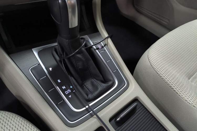 Used Volkswagen Golf 2015 1.6L Automatic Comfort Model Gear Lever