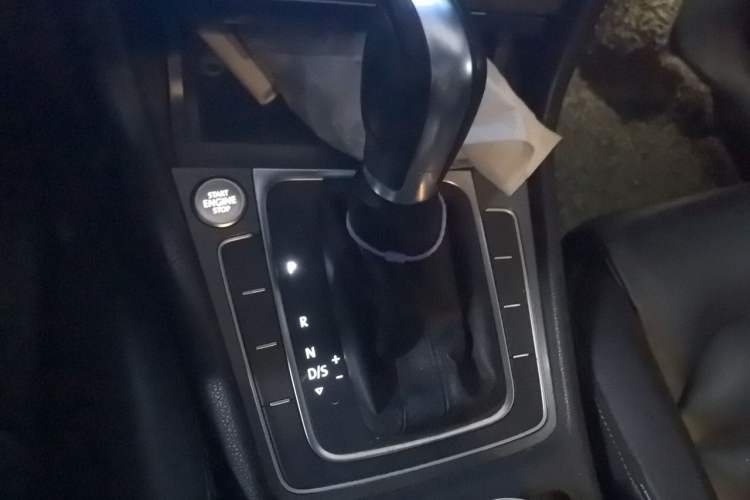 Used Volkswagen Golf 2015 1.4TSI Automatic Comfort Model Gear Lever