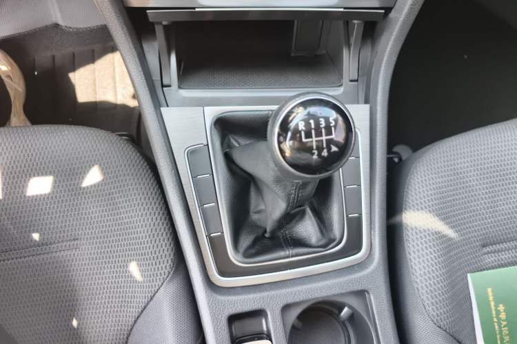 Used Volkswagen Golf 2015 1.4TSI Manual Comfort Model Gear Lever