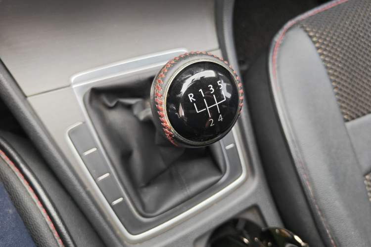 Used Volkswagen Golf 2015 1.4TSI Manual Comfort Model Gear Lever