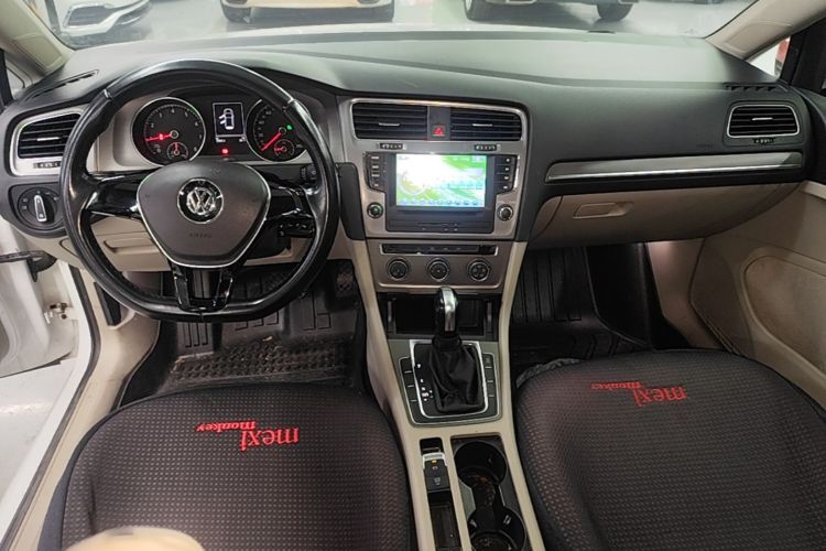 Used Volkswagen Golf 2015 1.4TSI Automatic Comfort Model Gear Lever