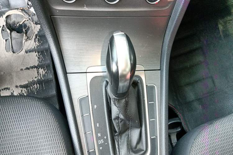 Used Volkswagen Golf 2015 1.4TSI Automatic Comfort Model Gear Lever