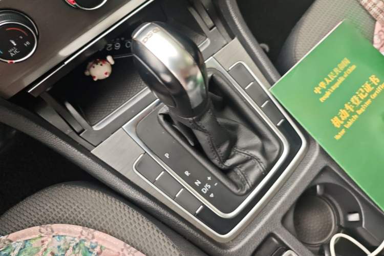Used Volkswagen Golf 2015 1.4TSI Automatic Comfort Model Gear Lever