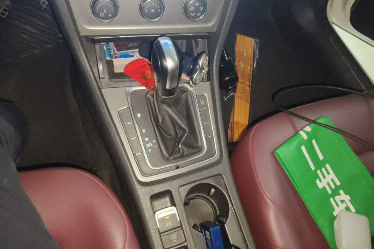 Used Volkswagen Golf 2015 1.6L Automatic Comfort Model Gear Lever