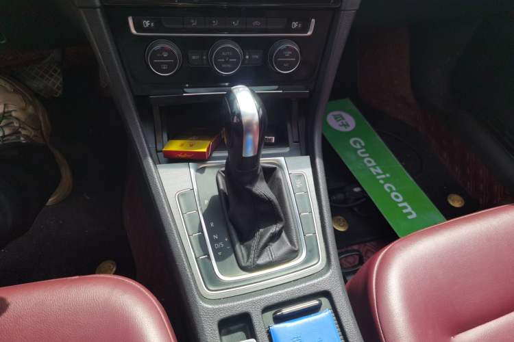 Used Volkswagen Golf 2015 1.4TSI Automatic Comfort Model Gear Lever