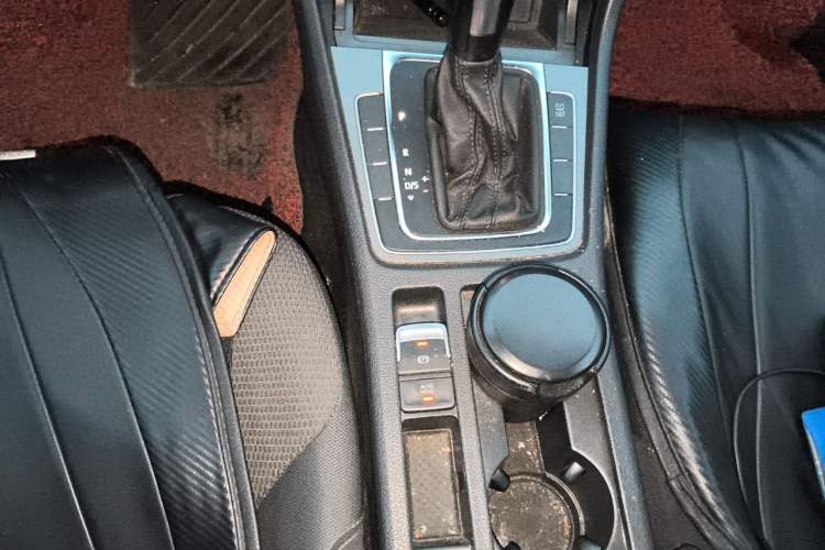 Used Volkswagen Golf 2015 1.4TSI Automatic Comfort Model Gear Lever