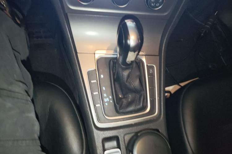 Used Volkswagen Golf 2015 1.4TSI Automatic Comfort Model Gear Lever