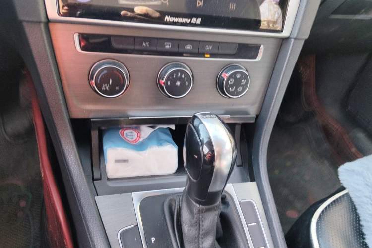 Used Volkswagen Golf 2015 1.4TSI Automatic Comfort Model Gear Lever