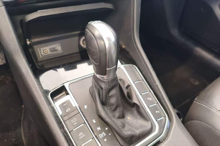 Used Volkswagen Golf 2015 1.4TSI Sportsvan Gear Lever