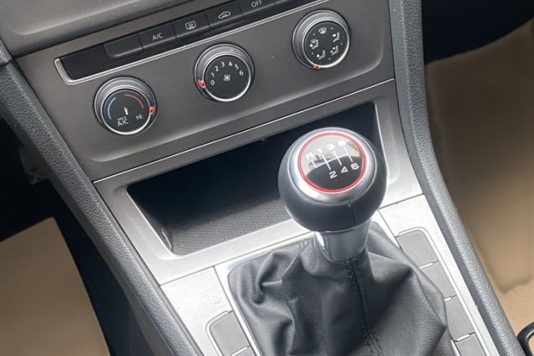 Used Volkswagen Golf 2015 1.6L Manual Fashion Edition Gear Lever