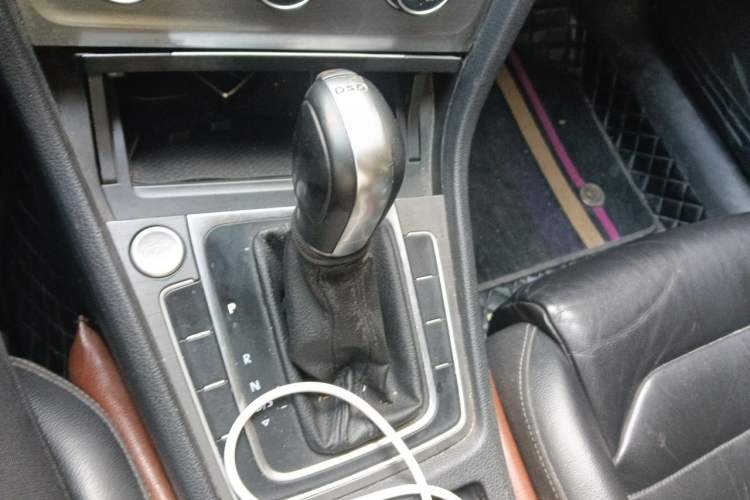 Used Volkswagen Golf 2015 1.4TSI Automatic Luxury Model Gear Lever