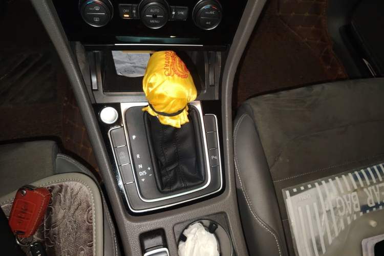Used Volkswagen Golf 2015 1.4TSI Automatic Flagship Model Gear Lever