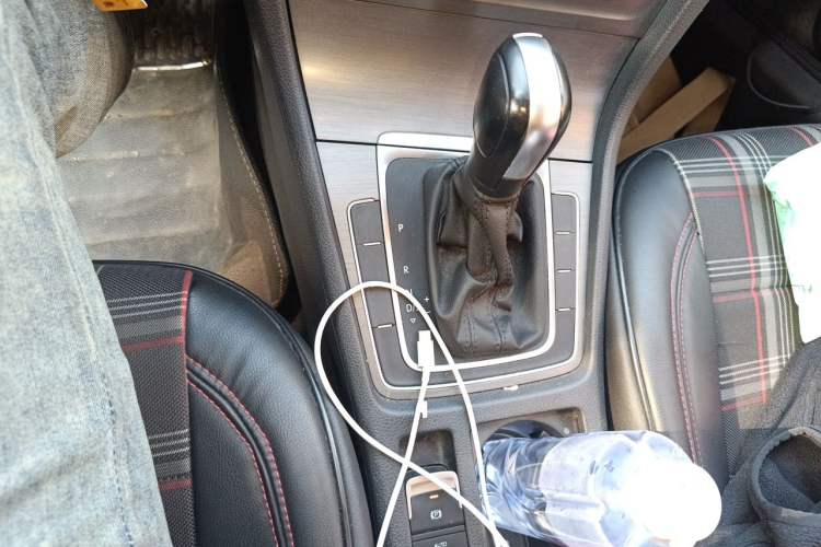 Used Volkswagen Golf 2015 1.6L Automatic Comfort Model Gear Lever