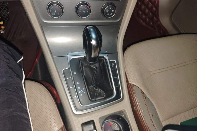 Used Volkswagen Golf 2015 1.6L Automatic Fashion Model Gear Lever