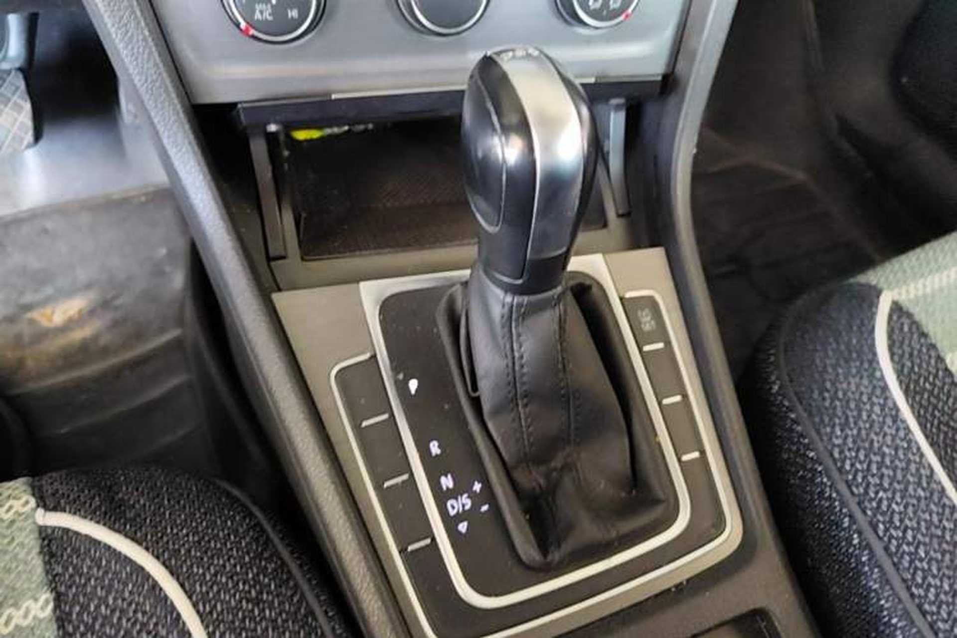 Used Volkswagen Golf 2015 1.4TSI Automatic Comfort Model Gear Lever