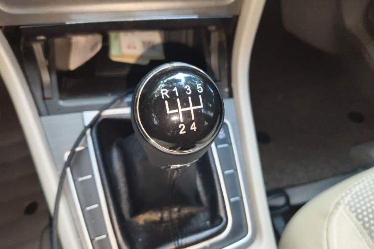 Used Volkswagen Golf 2015 1.4TSI Manual Comfort Model Gear Lever