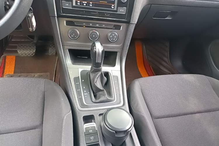 Used Volkswagen Golf 2015 1.6L Automatic Fashion Model Gear Lever