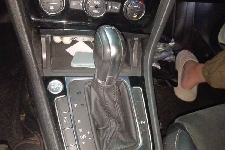 Used Volkswagen Golf 2015 1.4TSI Automatic Flagship Model Gear Lever
