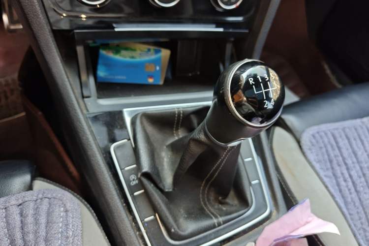 Used Volkswagen Golf 2015 1.4TSI Manual R-Line Gear Lever