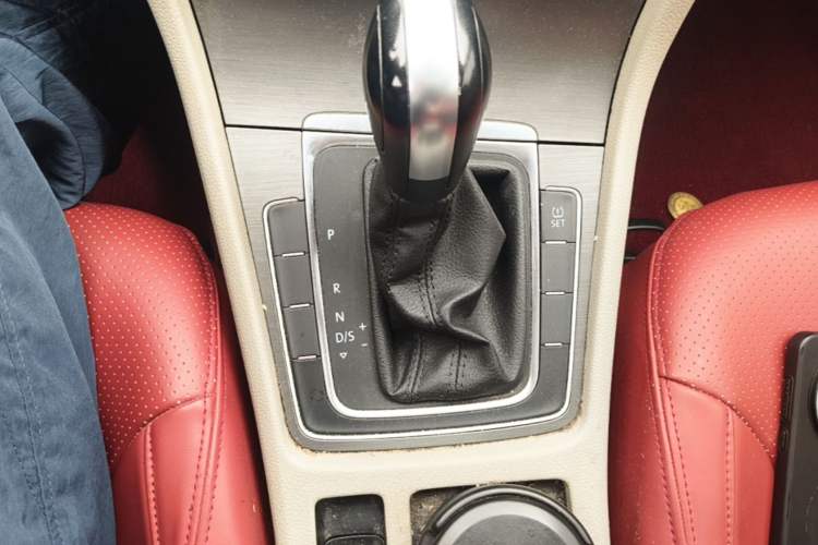Used Volkswagen Golf 2015 1.4TSI Automatic Comfort Model Gear Lever