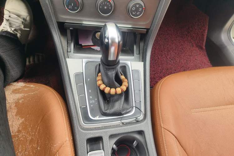 Used Volkswagen Golf 2015 1.4TSI Automatic Comfort Model Gear Lever
