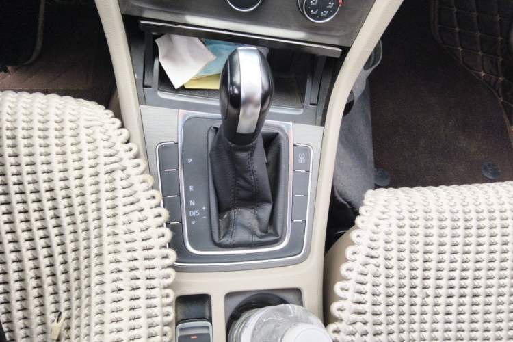 Used Volkswagen Golf 2015 1.6L Automatic Comfort Model Gear Lever