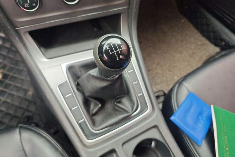 Used Volkswagen Golf 2015 1.6L Manual Fashion Edition Gear Lever