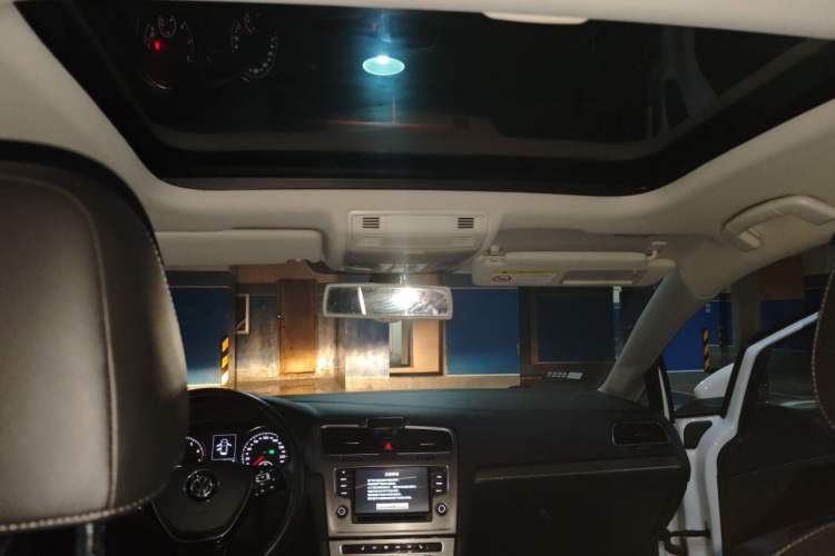 Used Volkswagen Golf 2015 1.4TSI Automatic Luxury Model Headliner
