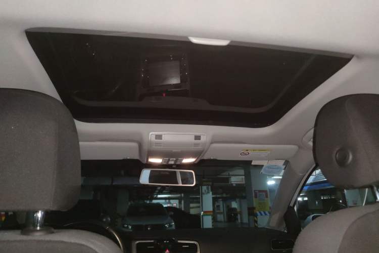 Used Volkswagen Golf 2015 1.4TSI Automatic Comfort Model Headliner