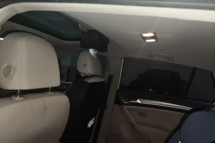 Used Volkswagen Golf 2015 1.4TSI Automatic Comfort Model Headliner